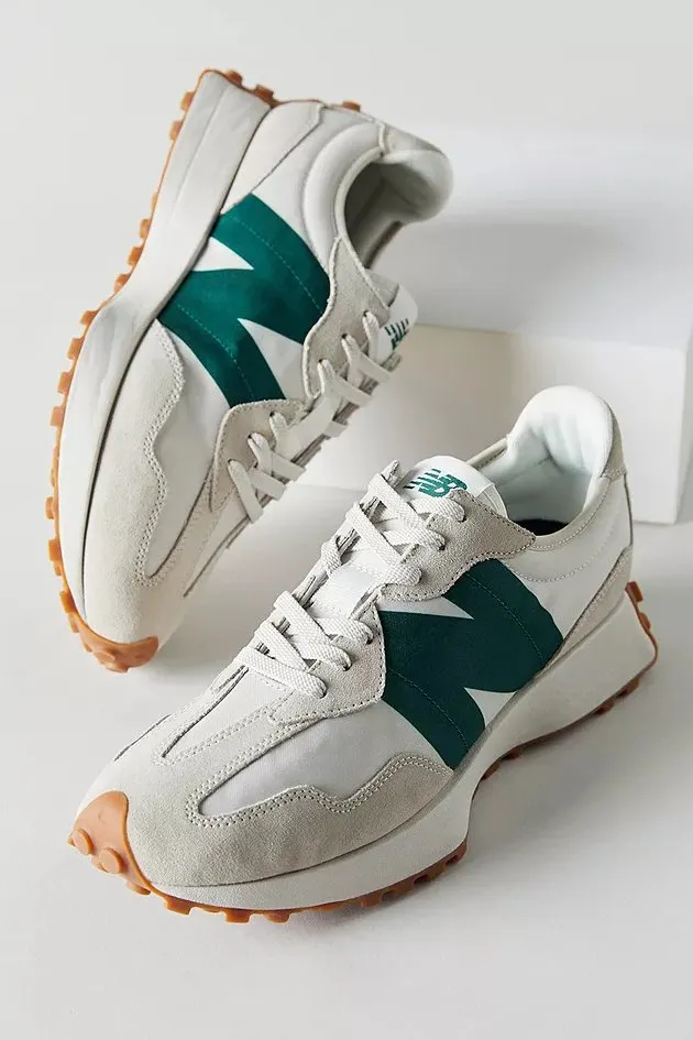 New Balance 327 Nightwatch Green