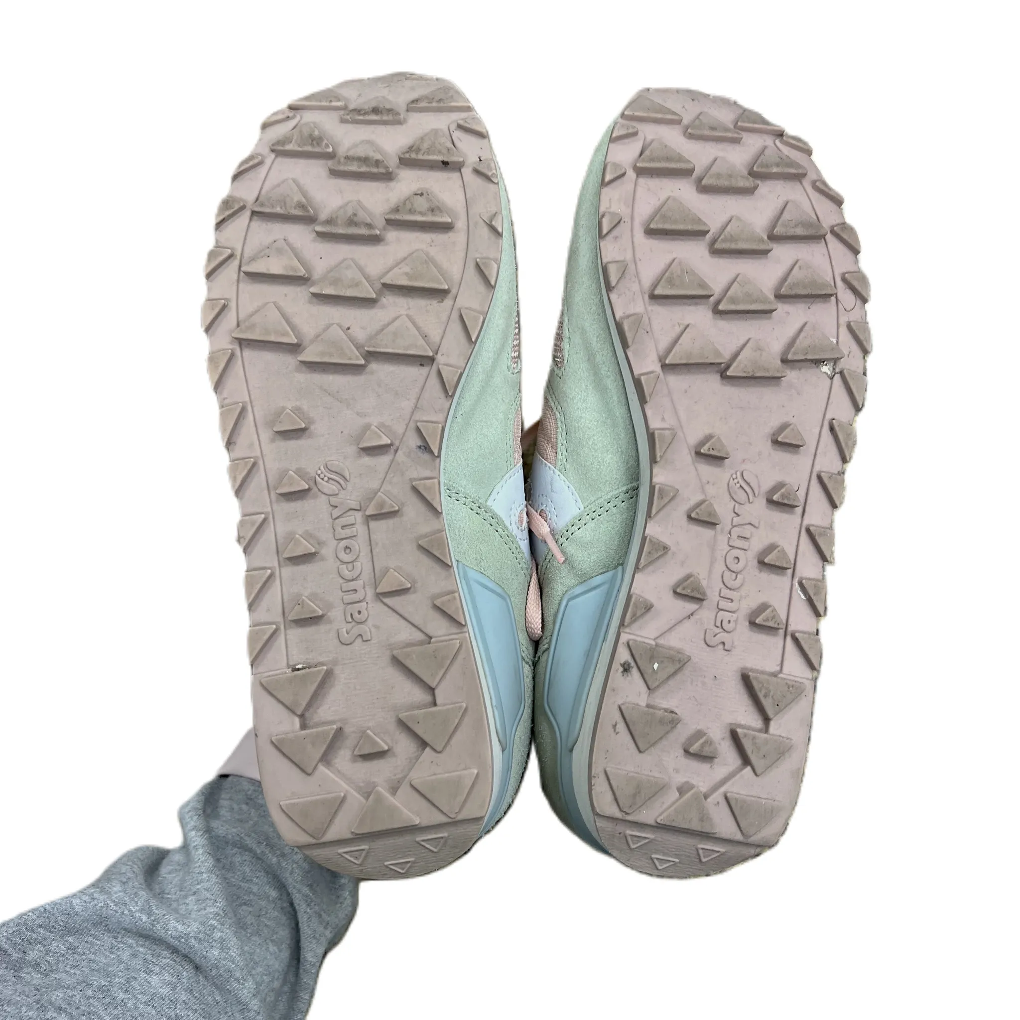 Shoes Sneakers By Saucony In Green & Pink, Size: 6